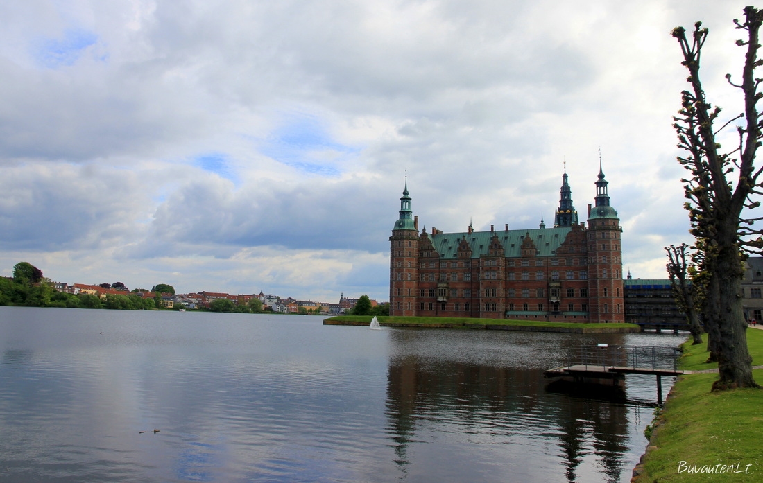 Frederiksborg pilį supa ežeras