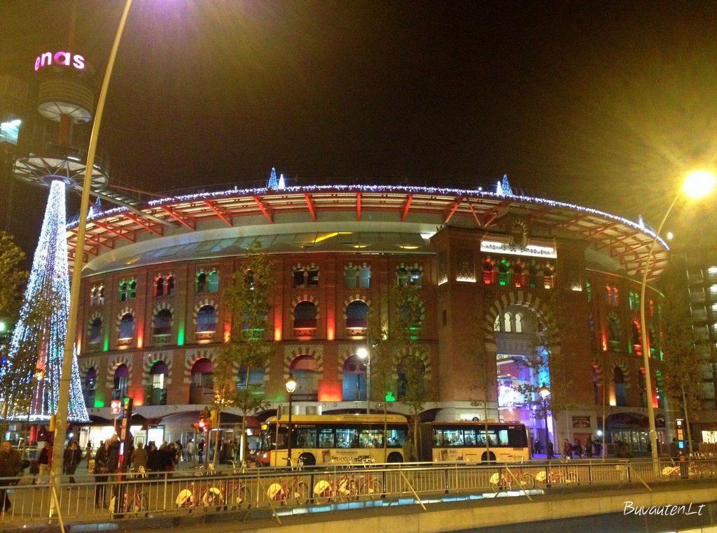 Barselonos arena - dabar prekybos ir laisvalaikio centras