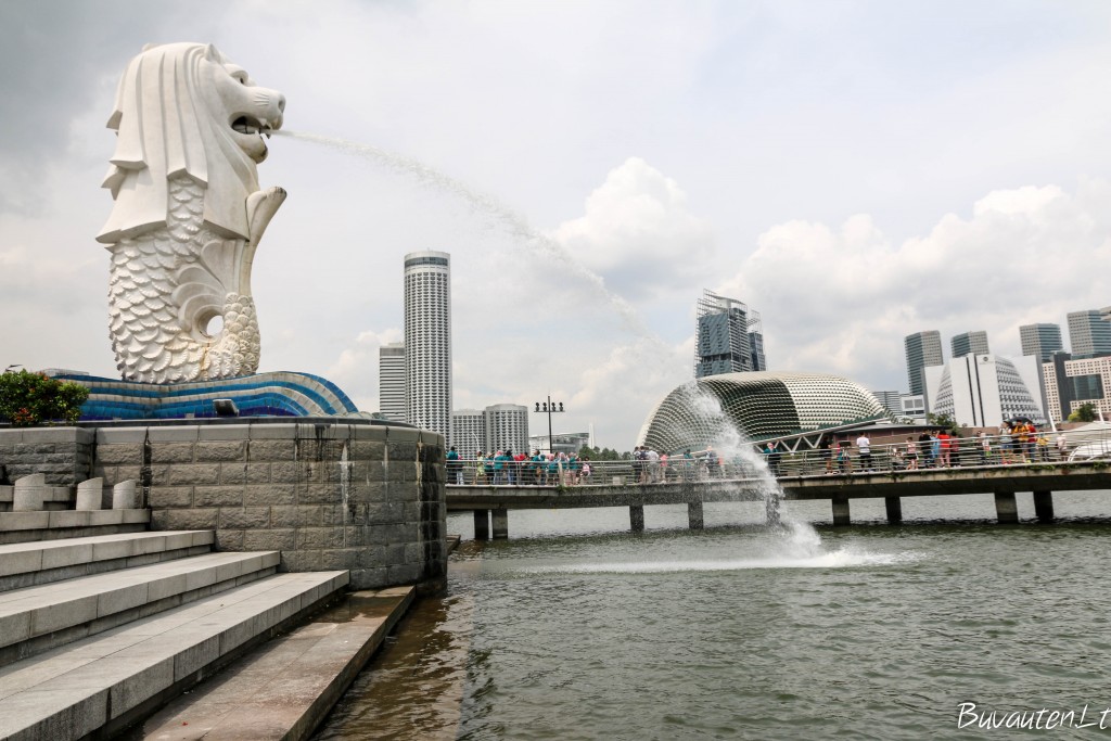 Singapūro simbolis - Merlion - mitinė būtybė su liūto galva ir žuvies kūnu
