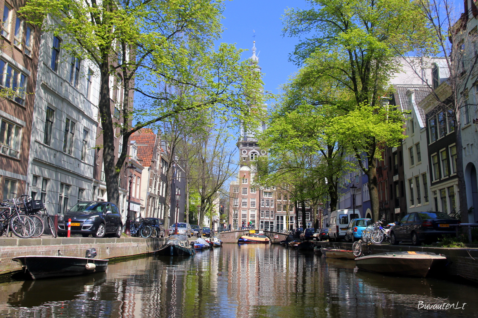 Romantiško savaitgalio idėja – paplaukioti Amsterdamo kanalais